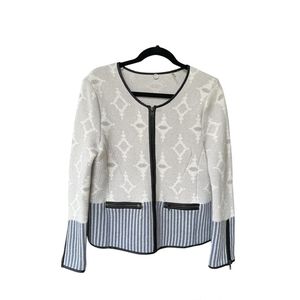 White blue jacket / sweater top